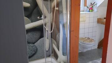 Dusche, Seife, Toilettenpapier