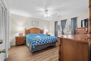 2 bedrooms, iron/ironing board, WiFi, bed sheets - Surfside Stories 1st Floor Free Parking By Beach Star (Myrtle Beach)