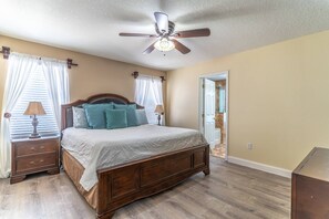5 bedrooms, iron/ironing board, free WiFi, bed sheets