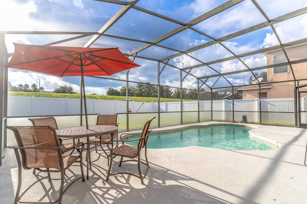 Enjoy Privacy With Your Own Private Pool - Fully Fenced Yard
