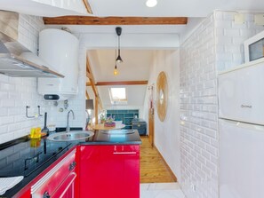 Réfrigérateur, micro-ondes, four, lave-vaisselle