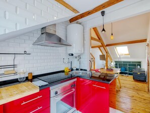 ثلاجة، ميكروويف، فرن، غسالة أطباق