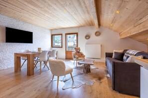Comfort Apartment, Ensuite, Mountain View (Le Passon) | Television - Résidence Le Panorama - Megève (Megeve)