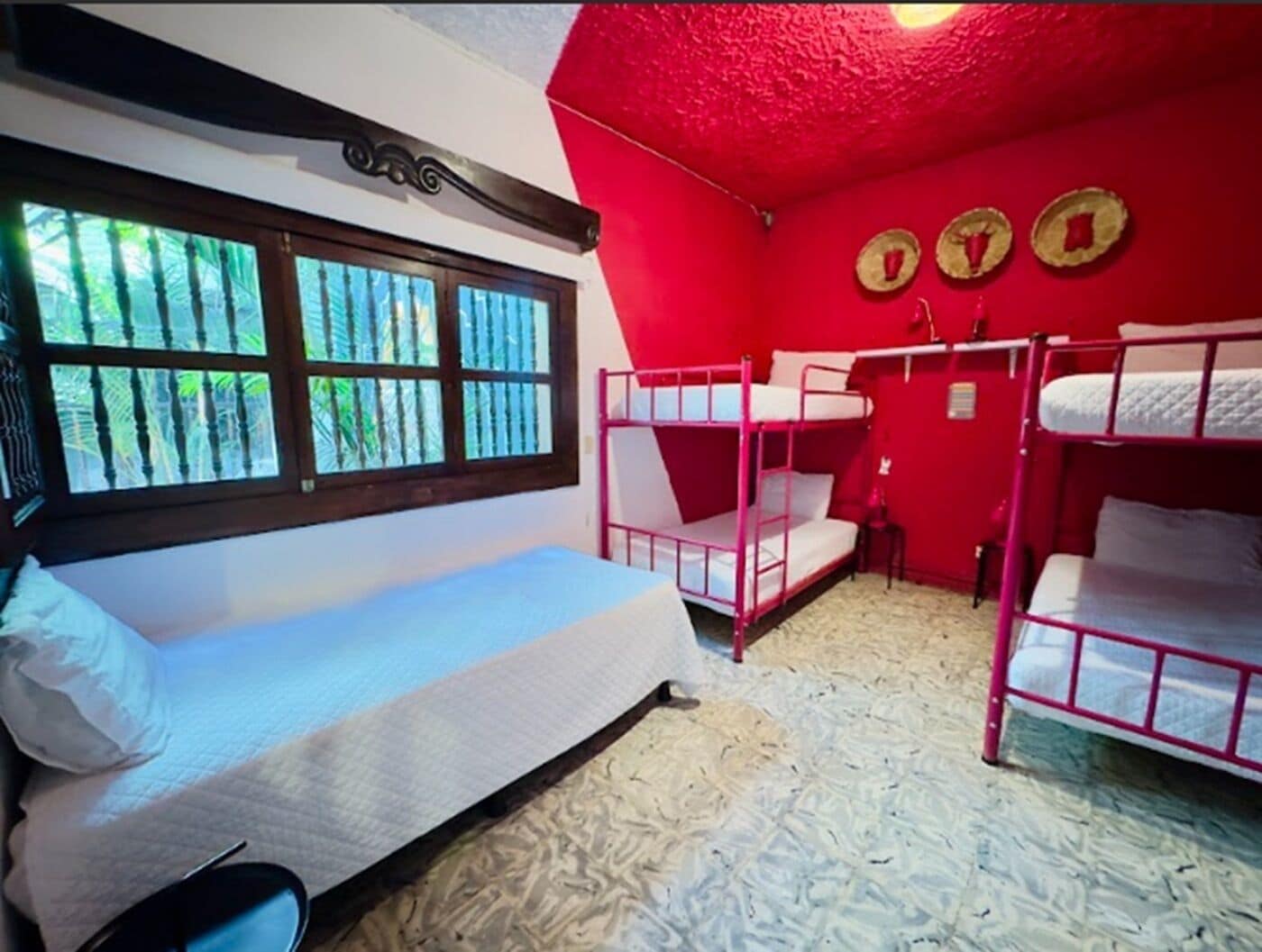 Dormitorio compartido tradicional | Wifi gratis y ropa de cama