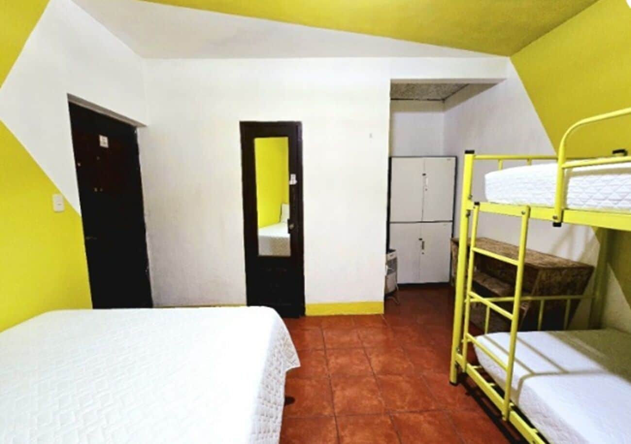 Habitación cuádruple familiar | Wifi gratis y ropa de cama