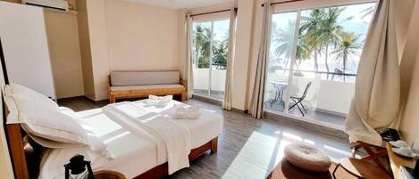 Suite Premium, vasca da bagno, vista mare | Insonorizzazione, lenzuola