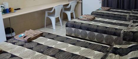 家庭四人房 | 筆電工作空間、熨斗/熨衣板、免費無線上網、床單