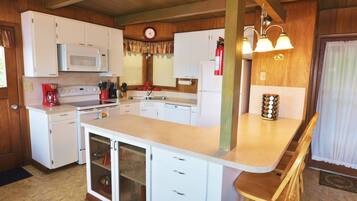 Frigorifero, microonde, lavastoviglie, macchina per tè/caffè