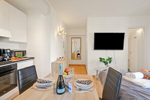 Standard Studio (Lean Home) | Private kitchenette | Fridge, oven, stovetop, coffee/tea maker - Lean & Santi Apartments (Lugano)