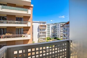Standard Studio (Lean Home) | Balcony