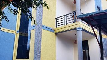 Mặt tiền nơi lưu trú