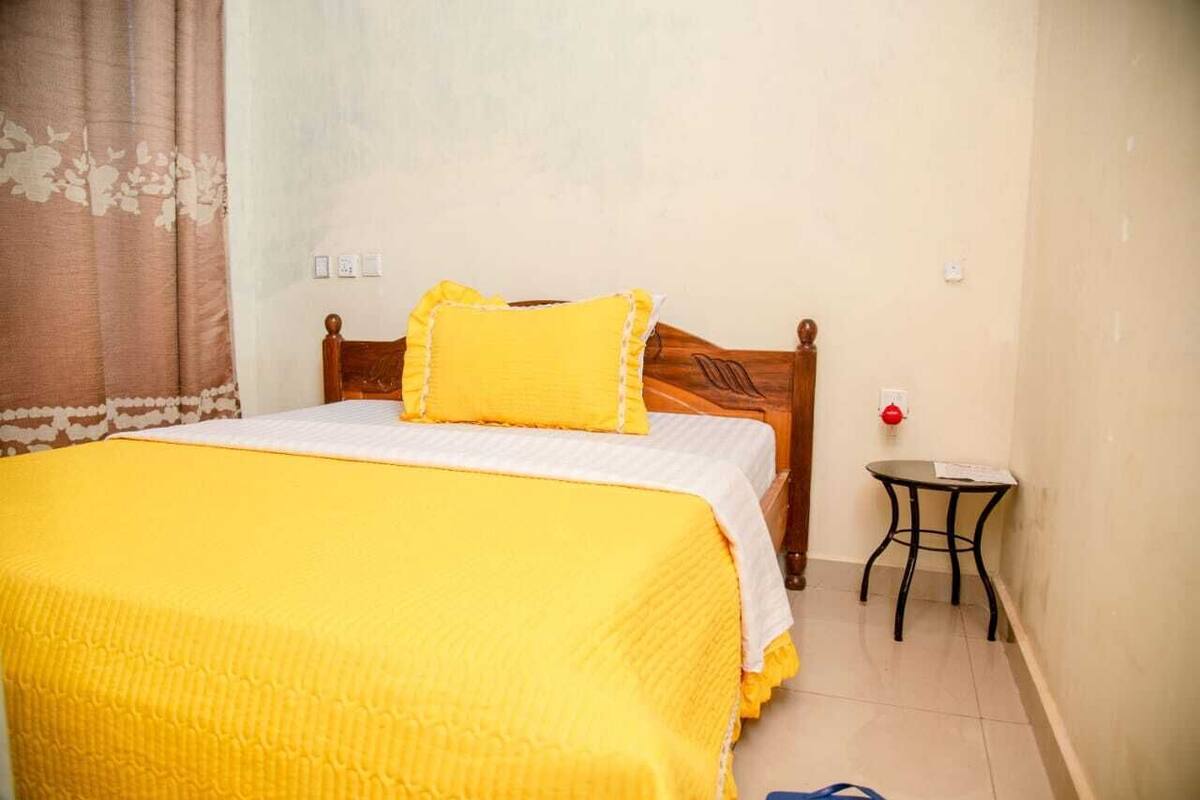 standard double room | minibar, individually furnished, desk, laptop workspace