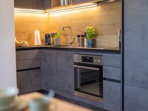 Kühlschrank, Ofen, Geschirrspüler, Toaster