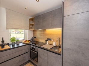 Kühlschrank, Ofen, Geschirrspüler, Toaster