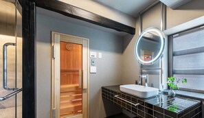 Traditional House | Bathroom | Combined shower/tub, deep soaking tub, rainfall showerhead, hair dryer - Sansuikyo Machiya House (Kanazawa)