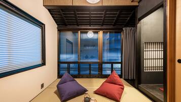 Traditionelt hus | Pengeskab på værelset, individuelt design, individuel indretning