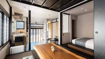 Traditionelt hus | Pengeskab på værelset, individuelt design, individuel indretning