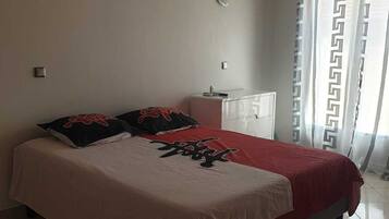 2 slaapkamers, een strijkplank/strijkijzer, gratis wifi