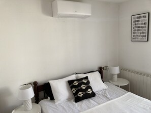 3 bedrooms, iron/ironing board, travel cot, free WiFi - Casa Elisa: 3 bedrooms wifi airco shared pool (Alcossebre)