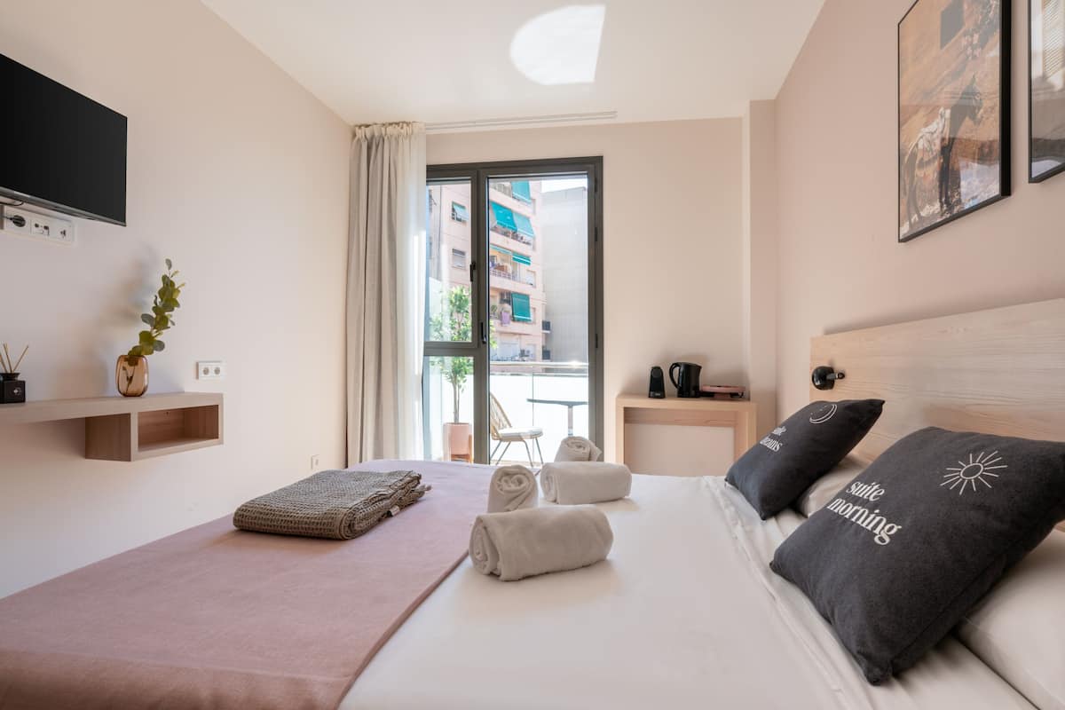 Double Room with Balcony | Free WiFi, bed sheets
