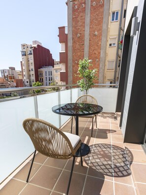 Triple Room with Balcony | Terrasse/Patio