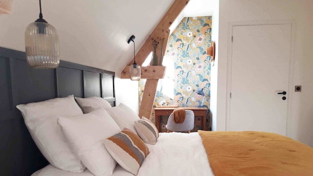 Comfort Double Room | Premium bedding, travel crib, WiFi (free) - Maison Chemin (Amboise)