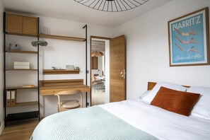 3 bedrooms, WiFi - Maison Atypique Avec Bunker Proche Plage (Saint-Jean-de-Luz)