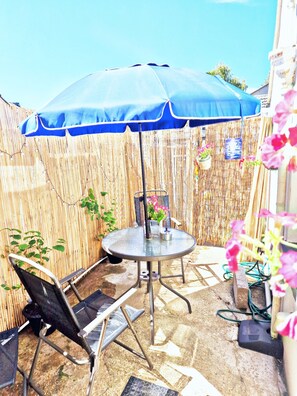 Outdoor dining - Southbourne,  Studio 10 minutes to Beach (Bournemouth)