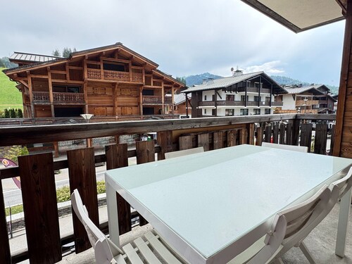 Central Apartment in Les Gets for 6, Near Slopes with Terrace