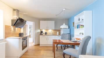 Køleskab, mikrobølgeovn, ovn, kogeplade