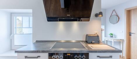 Oven, stovetop, dishwasher, coffee/tea maker