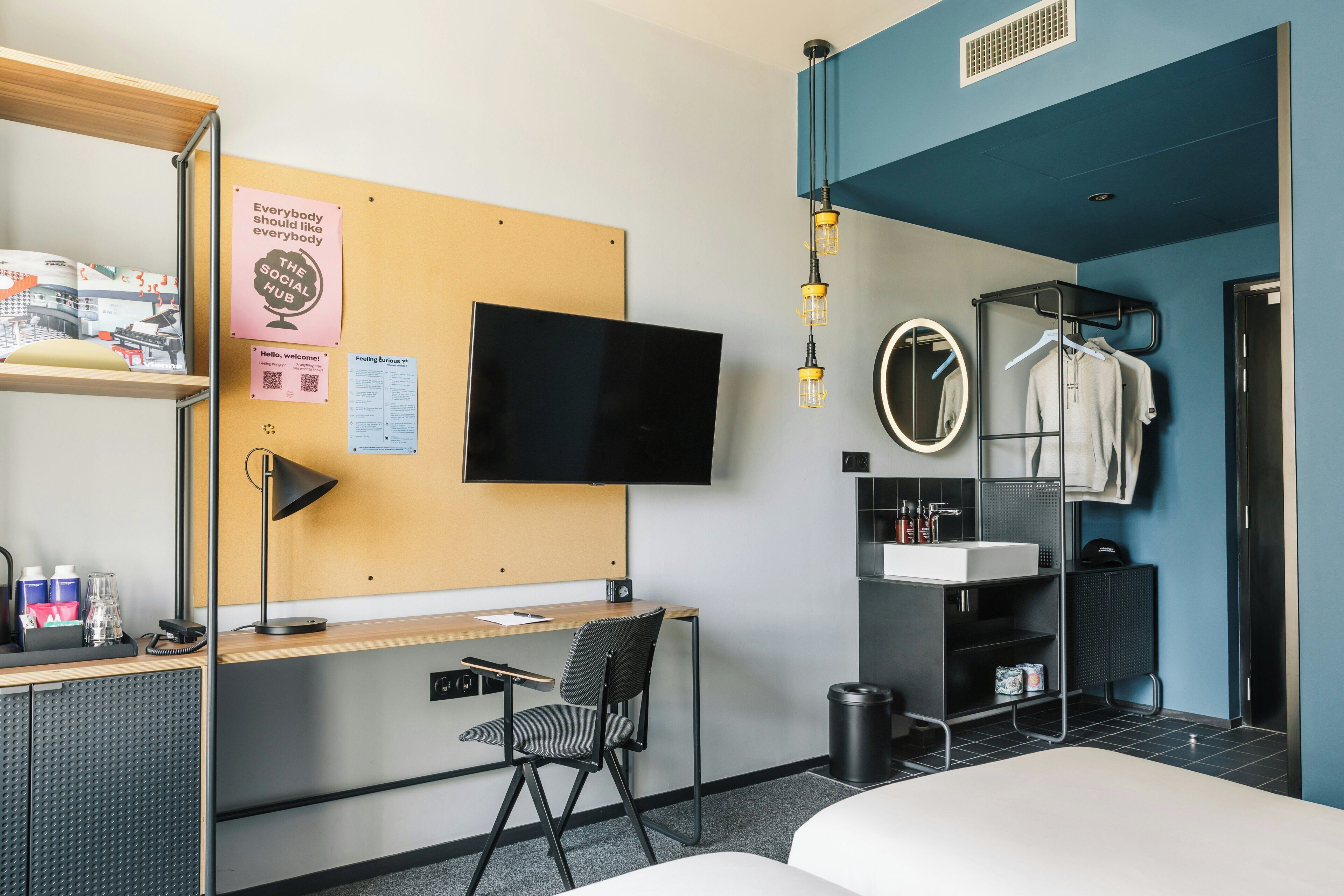 Premium bedding, in-room safe, desk, laptop workspace