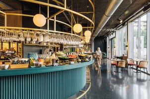 Daily continental breakfast (EUR 17.5 per person)