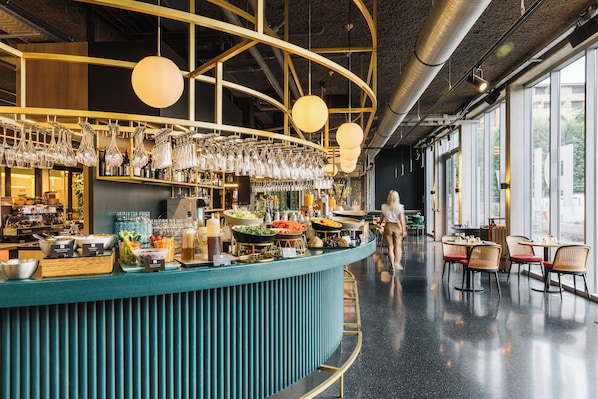 Daily continental breakfast (EUR 17.5 per person) - The Social Hub Toulouse (Toulouse)