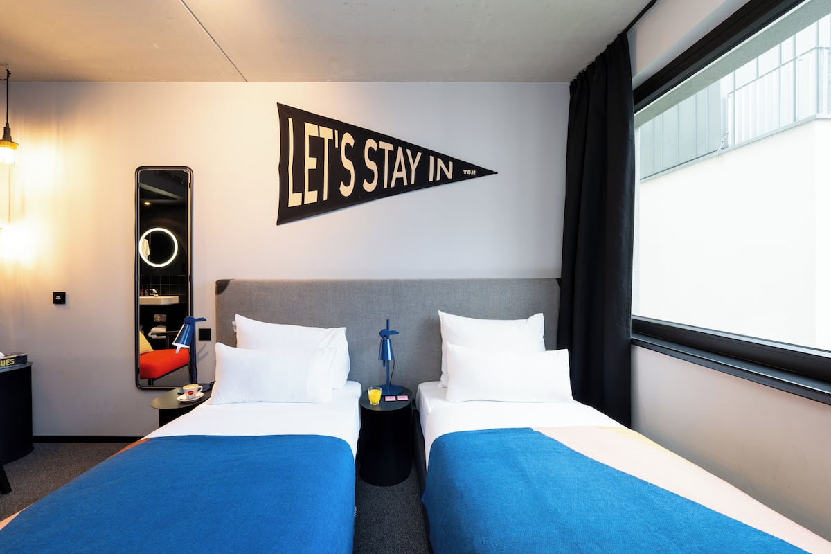 1 bedroom, premium bedding, in-room safe, desk