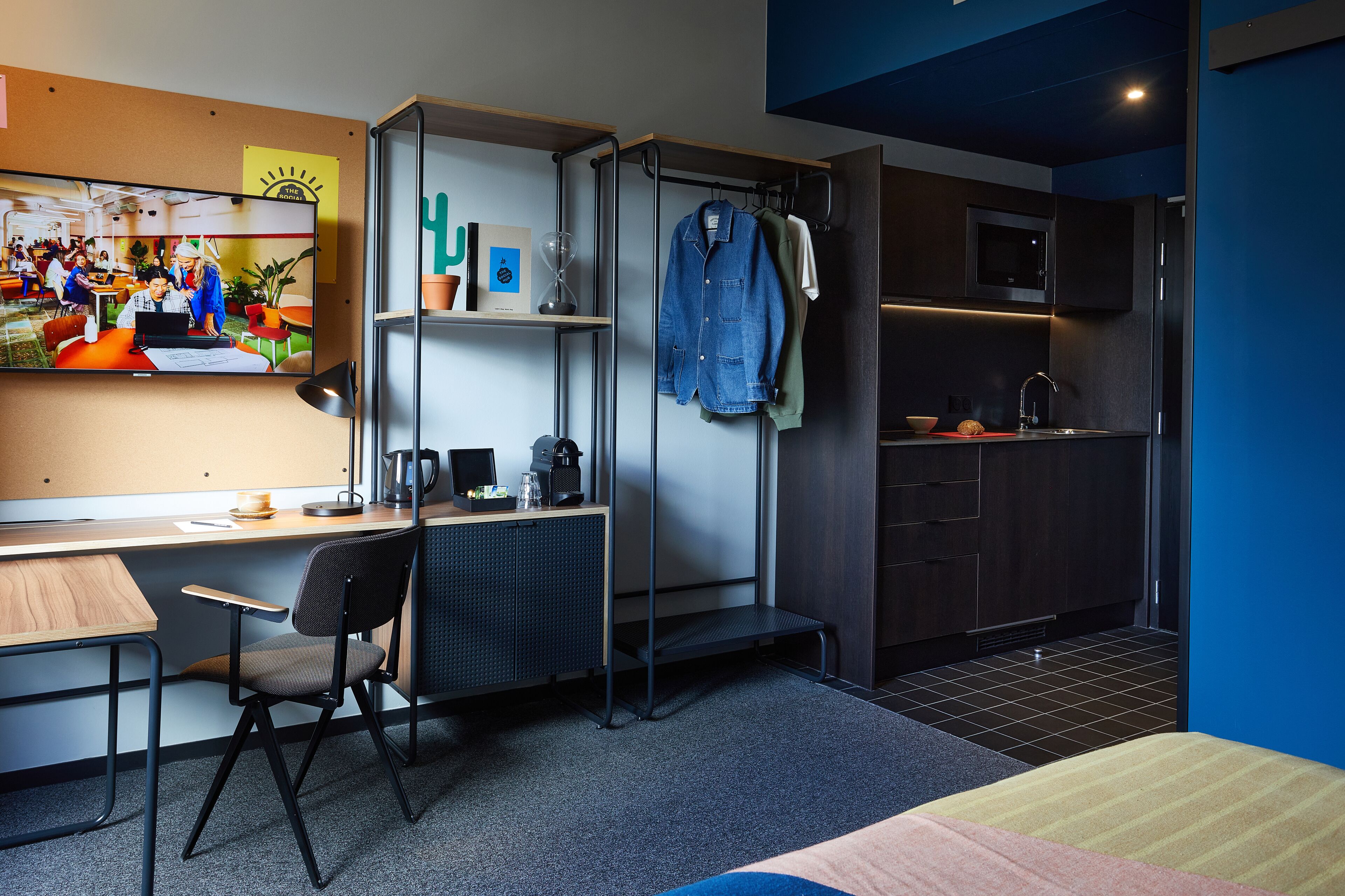 Premium bedding, in-room safe, desk, laptop workspace