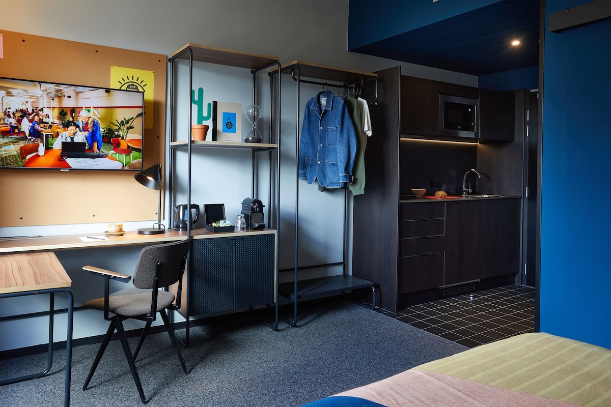 Premium bedding, in-room safe, desk, laptop workspace