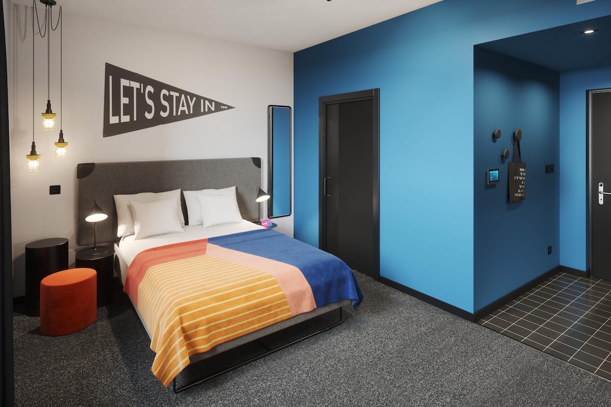Habitación doble estándar | Ropa de cama de alta calidad y caja de seguridad en la habitación
