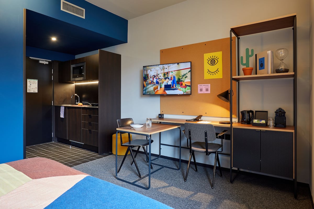 Premium bedding, in-room safe, desk, laptop workspace