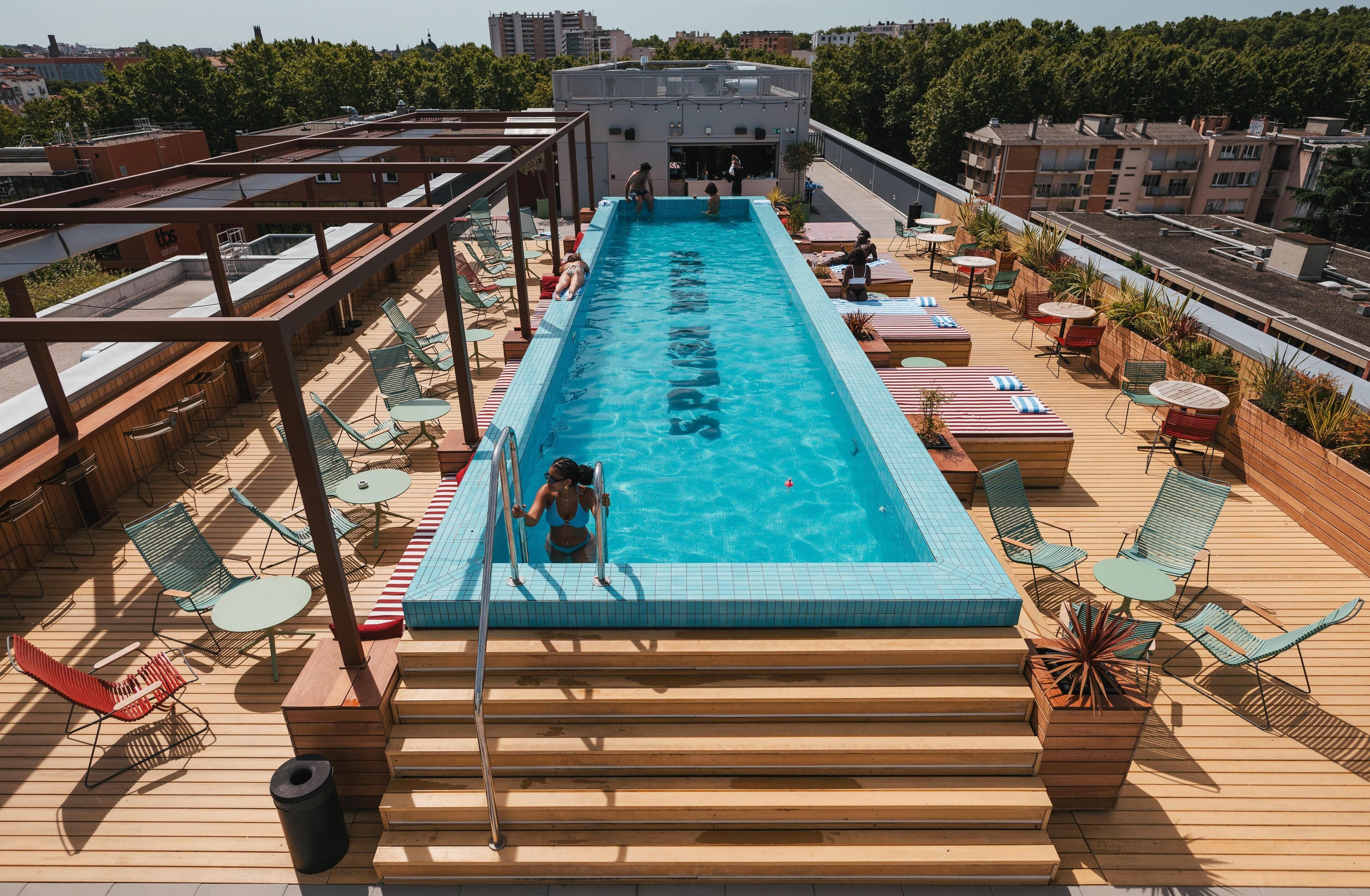 Een seizoensgebonden buitenzwembad