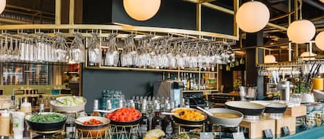 Desayuno continental todos los días (EUR 17.5 por persona)