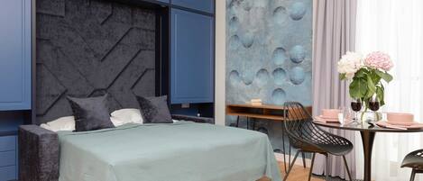 Escrivaninha, ferros/tábuas de passar roupa, Wi-Fi, roupa de cama