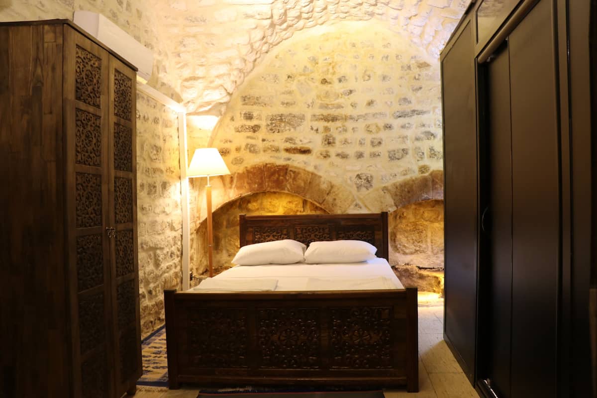 Free WiFi, individually decorated, individually furnished, bed sheets
