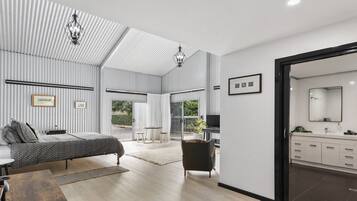 1 habitación, tabla de planchar con plancha y ropa de cama