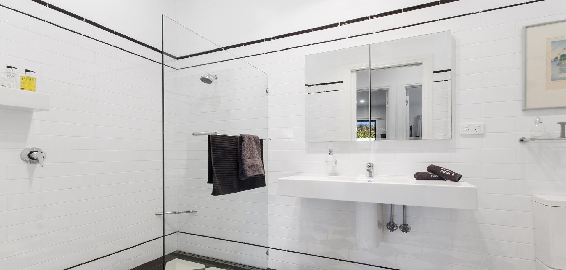 Shower, free toiletries, hair dryer