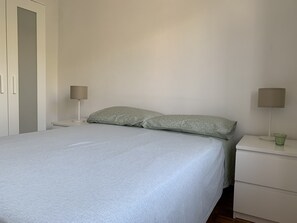 3 sovrum, strykjärn/strykbräda, gratis wi-fi och sängkläder