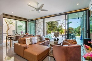 Deluxe Villa | Living room | 40-inch LED TV with digital channels, TV