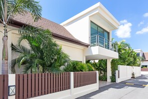 ด้านหน้าที่พัก