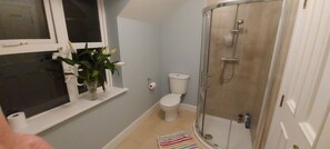 House | Bathroom | Combined shower/tub, deep soaking tub, hair dryer, towels - Bantry - House - Sleeps 6 - Sea Views - Parking (Kilcrohane)