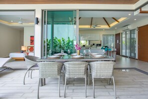 ลักซ์ชัวรี่วิลล่า | ลานระเบียง/นอกชาน